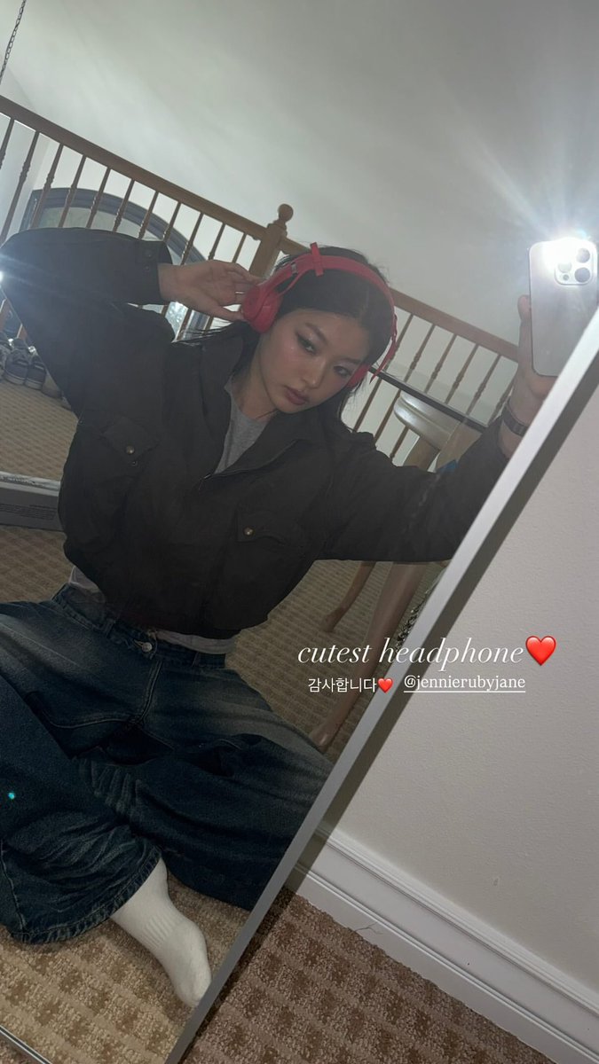 OMG JENNIE GIFTED YOONCHAE THE BEATS HEADPHONES