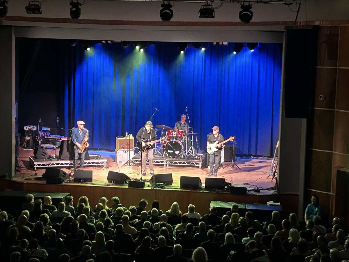 stringy18's tweet image. Another fabulous evening in the company of @theblowmonkeys. Love the new album, great to hear some of it live. Had to dash at the end but see you on the merch stand next time you’re back in The Midlands. Thank you for 40 plus years of amazing music!