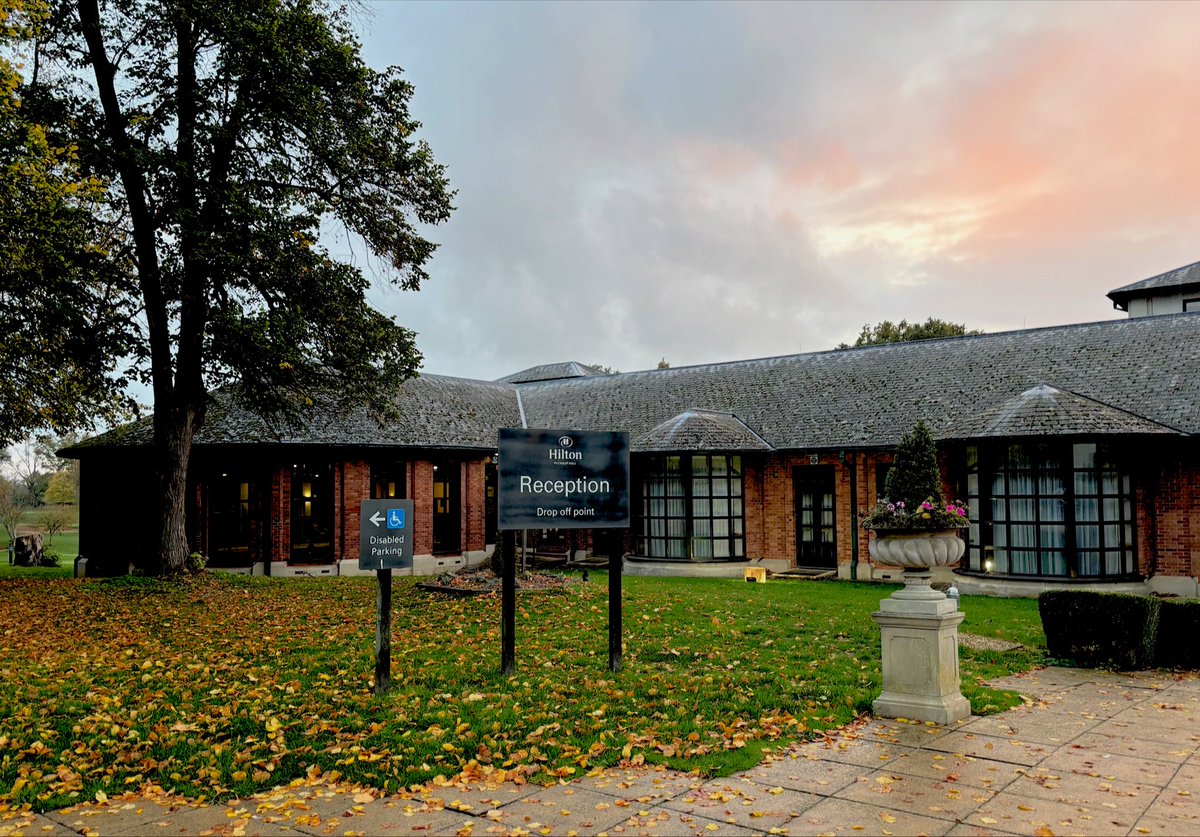 Swimming after shop afternoon…refreshing 

Must venture into the gymnasium some time !

Autumn moody Darker evenings.

 🏊‍♂️ 🤩😘