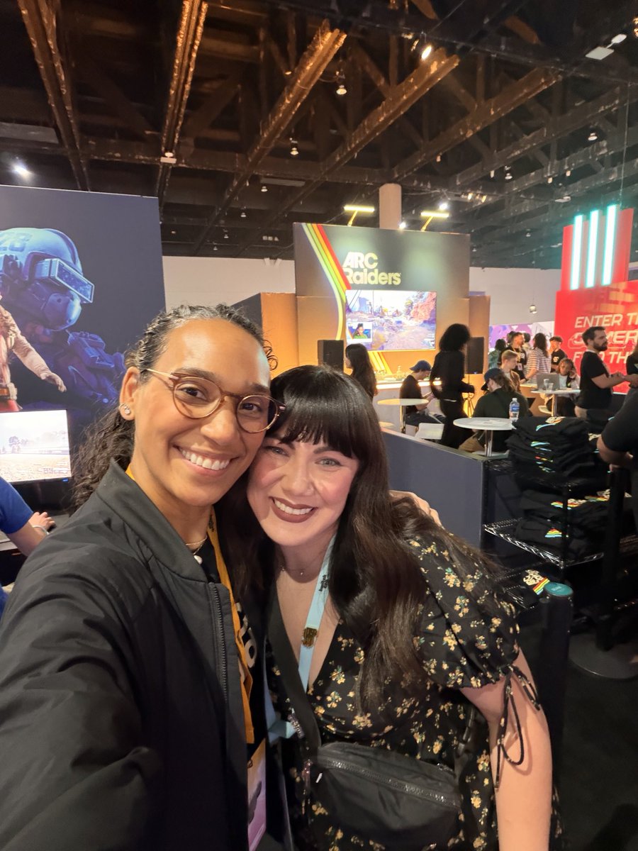 ASHIMOSITY's tweet image. More friendship at @TwitchCon 🥰