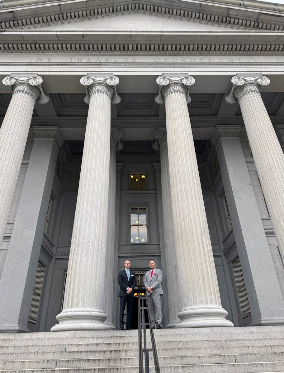 Roskin Gem News Report chronicled AGTA's efforts in the past few months to combat the tariffs impacting the jewelry industry.

Read the full exclusive by Gary Roskin of Roskin Gem News Report — now available online 

f.mtr.cool/aoopnyxoxx