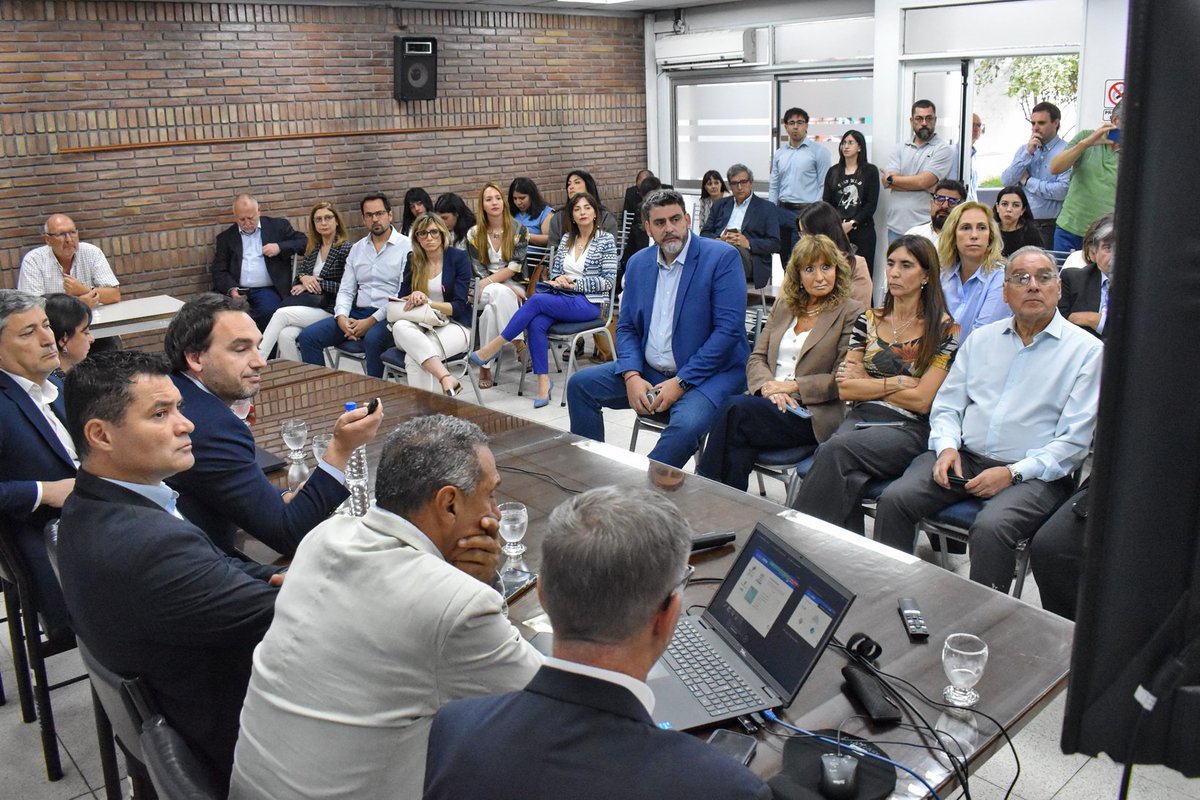 Hoy presentamos en la Legislatura, junto a mi equipo, el Presupuesto 2026 del <a href="/MinSaludMza/">Ministerio de Salud y Deportes</a>. La inversión en salud alcanzará el 16,5% del presupuesto provincial: un crecimiento histórico que refleja el compromiso con un sistema sanitario más fuerte.