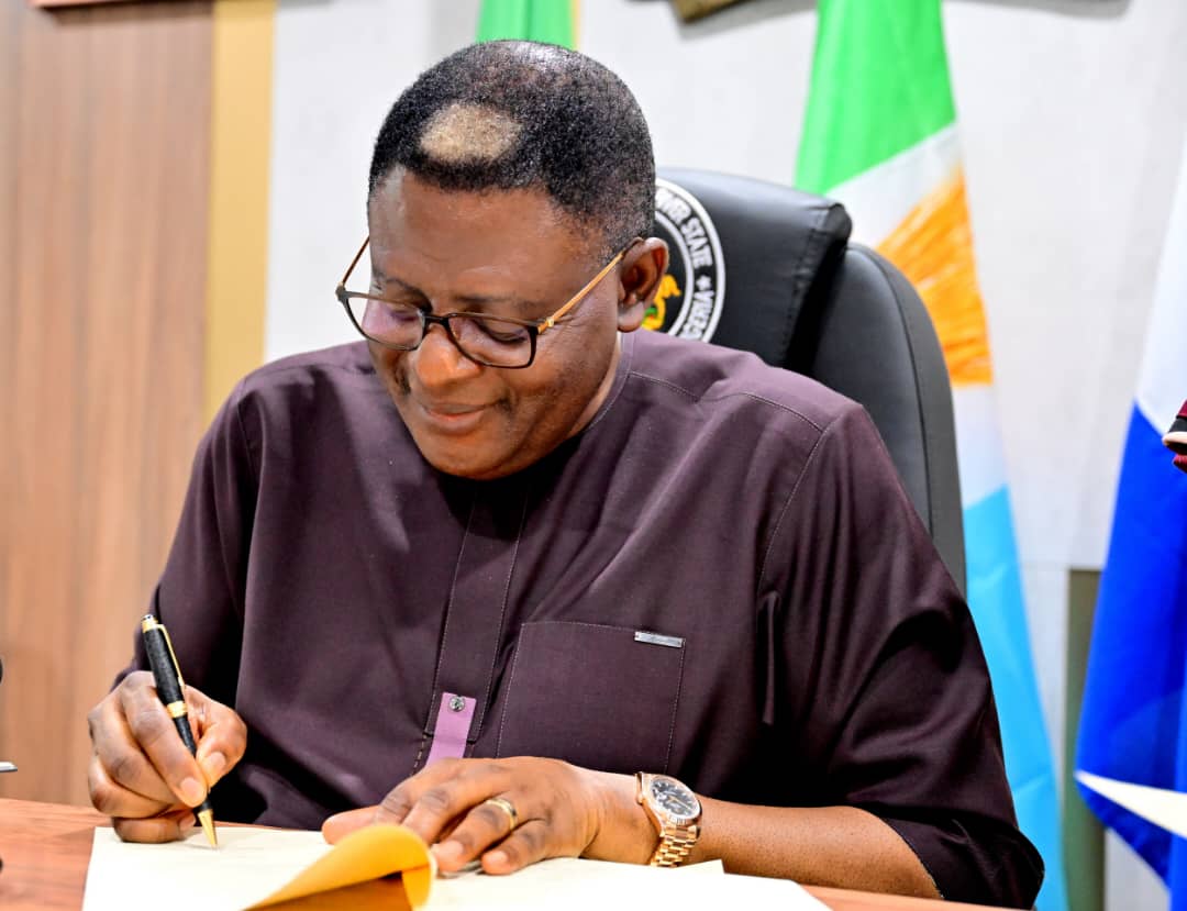 Gov Otu Signs Two Bills to Strengthen Education, Land Administration Frameworks in Cross River

Governor Bassey Edet Otu of Cross River State has signed into law two pivotal bills passed by the State House of Assembly the Cross River State, namely, the College of Agriculture,