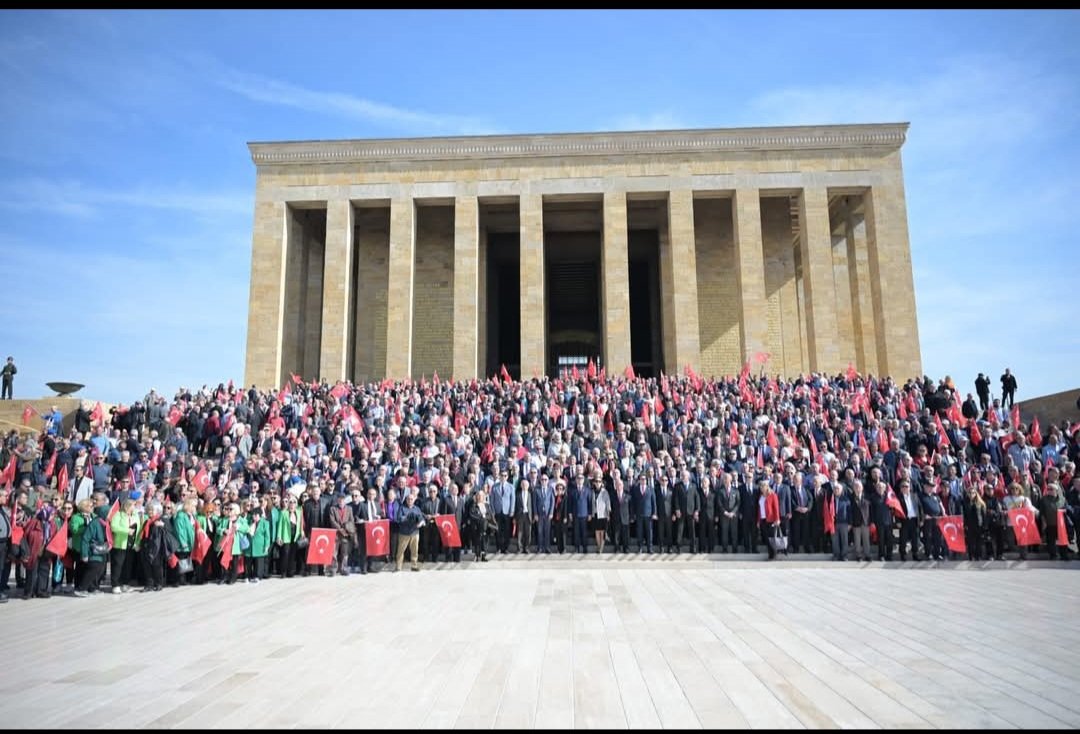 HER EYLEM SINIFSAL BİR ONURDUR 

Ötesi beresi içeriği ne olursa olsun eylem eylemdir.

Her zaman söylediğim, yazdığım tek şey seni değersiz kılan, haklarını gasp eden tüm odaklara karşı kora kor dirençli, sürekli ve Assubay sınıfının layık olduğu statüye ve saygınlığa gelene