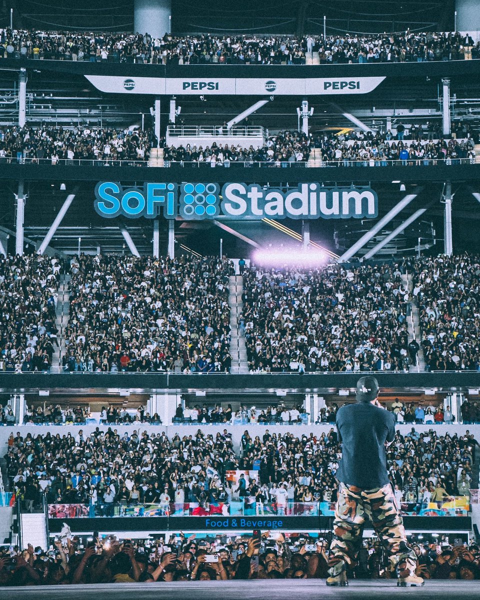 GNX - Kendrick Lamar

💿 Debuted at No. 1 on the Billboard 200 &amp; across 11 countries with 319,000 album-equivalent units
📈 Fastest Rap album in HISTORY to reach No. 1 on the Billboard 200 &amp; spent 3 weeks at the No. 1 spot 
📈 Longest-running No. 1 album on the Billboard Top Rap