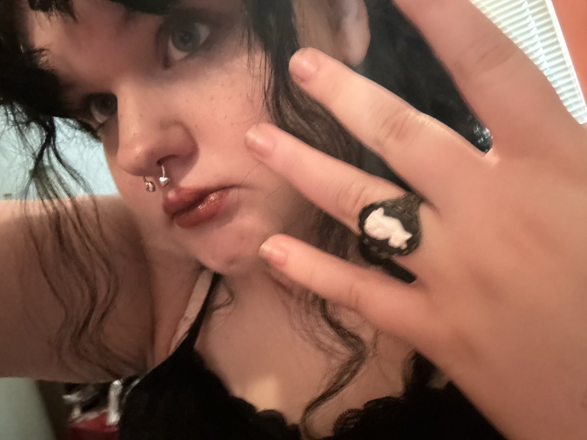 bitesofwidow's tweet image. / happy munday !!