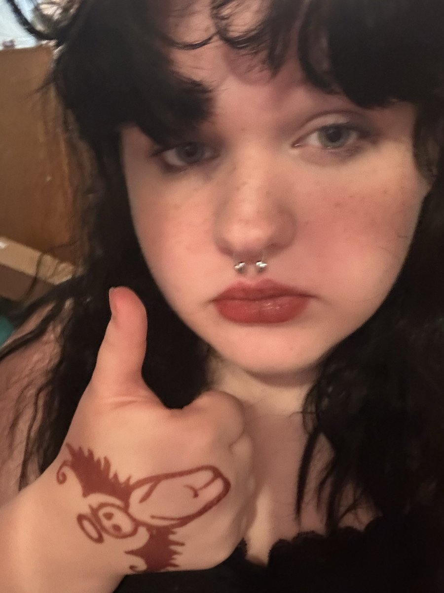 bitesofwidow's tweet image. / happy munday !!