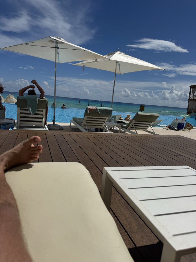 Tractodoteth's tweet image. My time in Mexico is teaching me to……

Not spend so much time on my phone. Enjoy the time you have with your family or significant other!