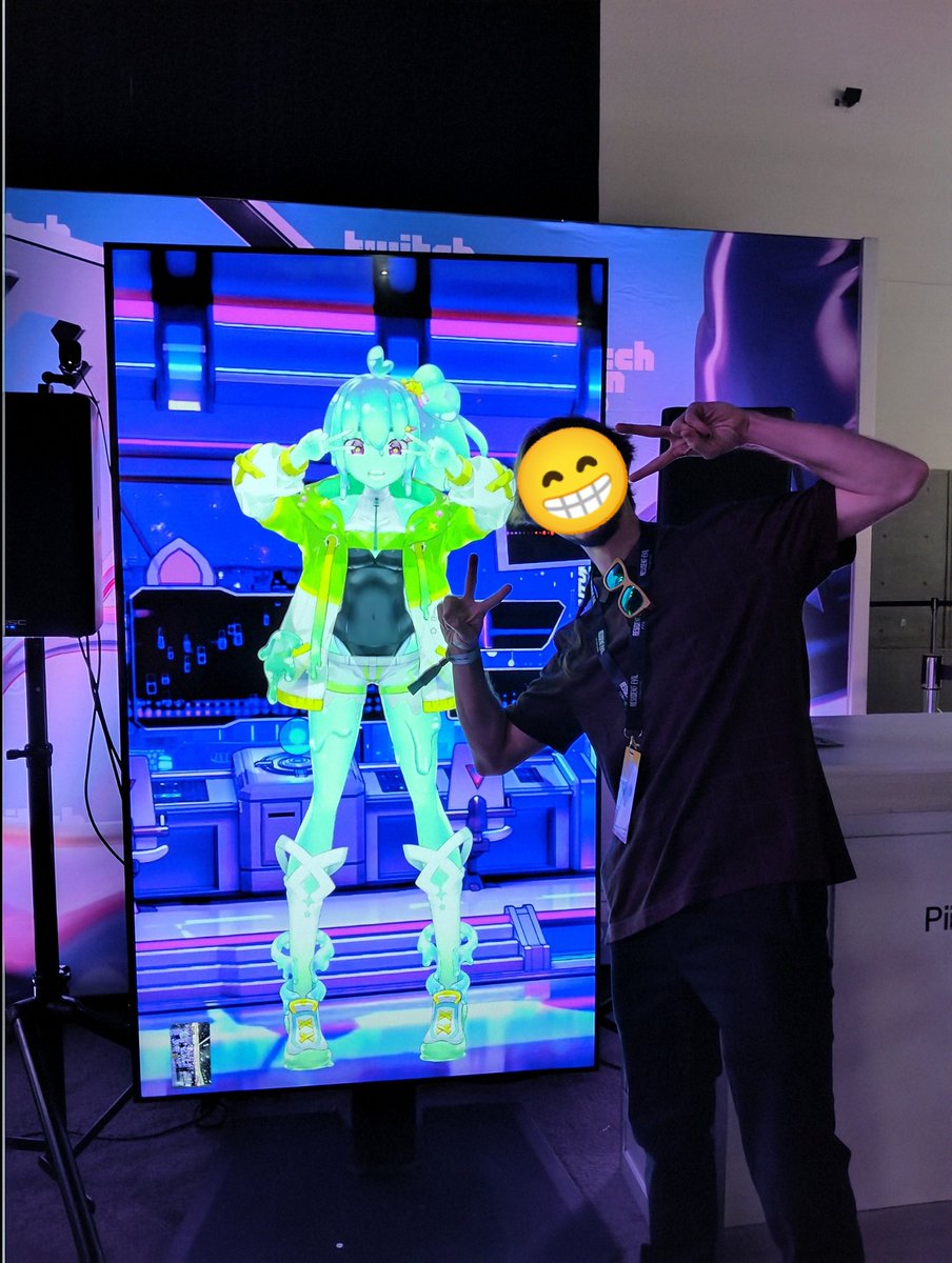 Getting ready to leave, going over photos at the Con, and I got to meet PiaPi!! 

I later got the chance to see her during and speak with her after her panels and I've grown a great respect for her insight. She's not only an adored alien slime (IRL too of course!), but shows what