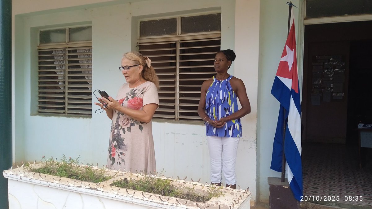 AsambleaMu78534's tweet image. Historia e identidad se mezclan hoy para celebrar el Día de la Cultura Cubana, fecha en que los trabajadores de la Oficina Auxiliar de la #AsambleaMunicipal del #PoderPopular de #MelenaDelSur realizaron un matutino especial, donde se entonaron las notas del Himno Nacional.