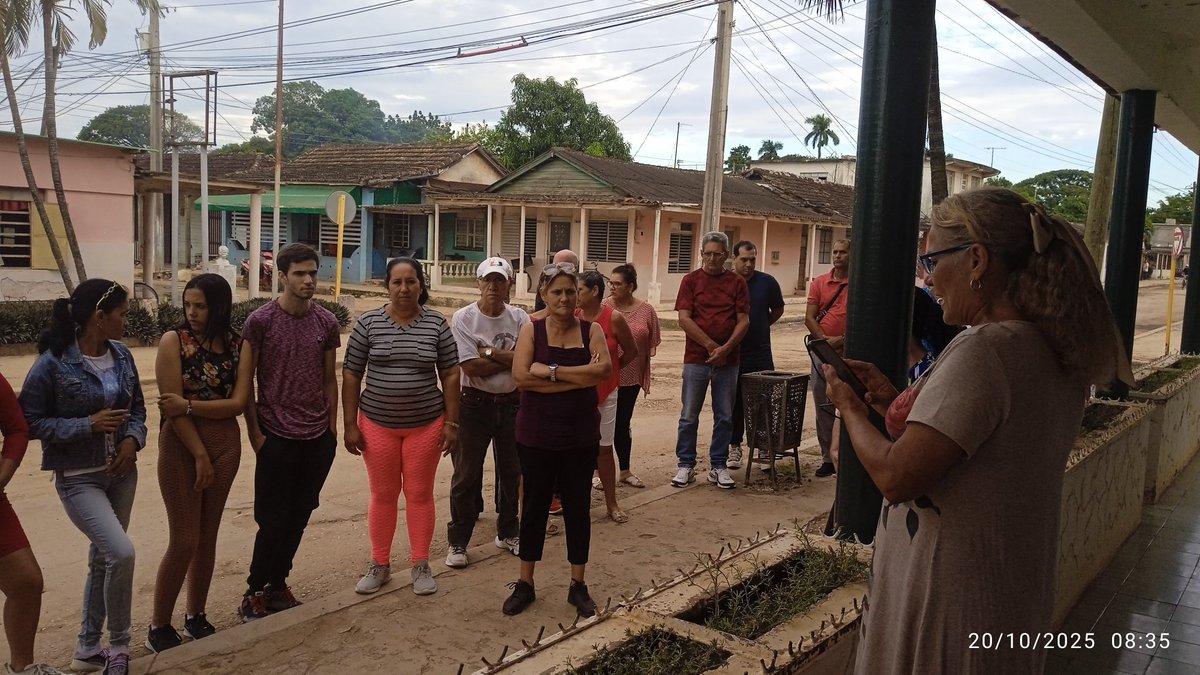 AsambleaMu78534's tweet image. Historia e identidad se mezclan hoy para celebrar el Día de la Cultura Cubana, fecha en que los trabajadores de la Oficina Auxiliar de la #AsambleaMunicipal del #PoderPopular de #MelenaDelSur realizaron un matutino especial, donde se entonaron las notas del Himno Nacional.