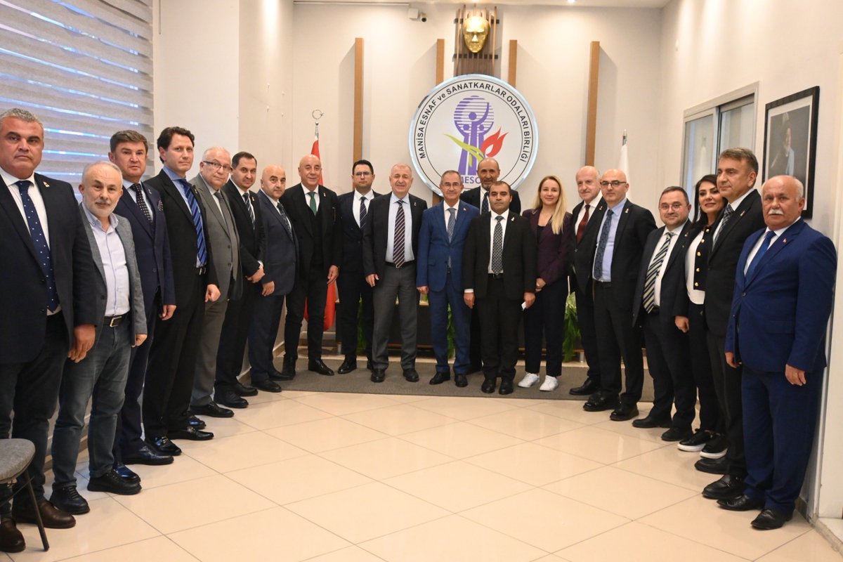 Genel Başkanımız Sayın Prof. Dr. Ümit Özdağ ve beraberindeki parti heyetimiz, Manisa Esnaf ve Sanatkârlar Odaları Birliği’ni ziyaret etti.

Nazik misafirperverlikleri için Manisa Esnaf ve Sanatkârlar Odaları Birliği Başkanı Sayın Hasan Geriter’e teşekkürlerimizi sunarız.