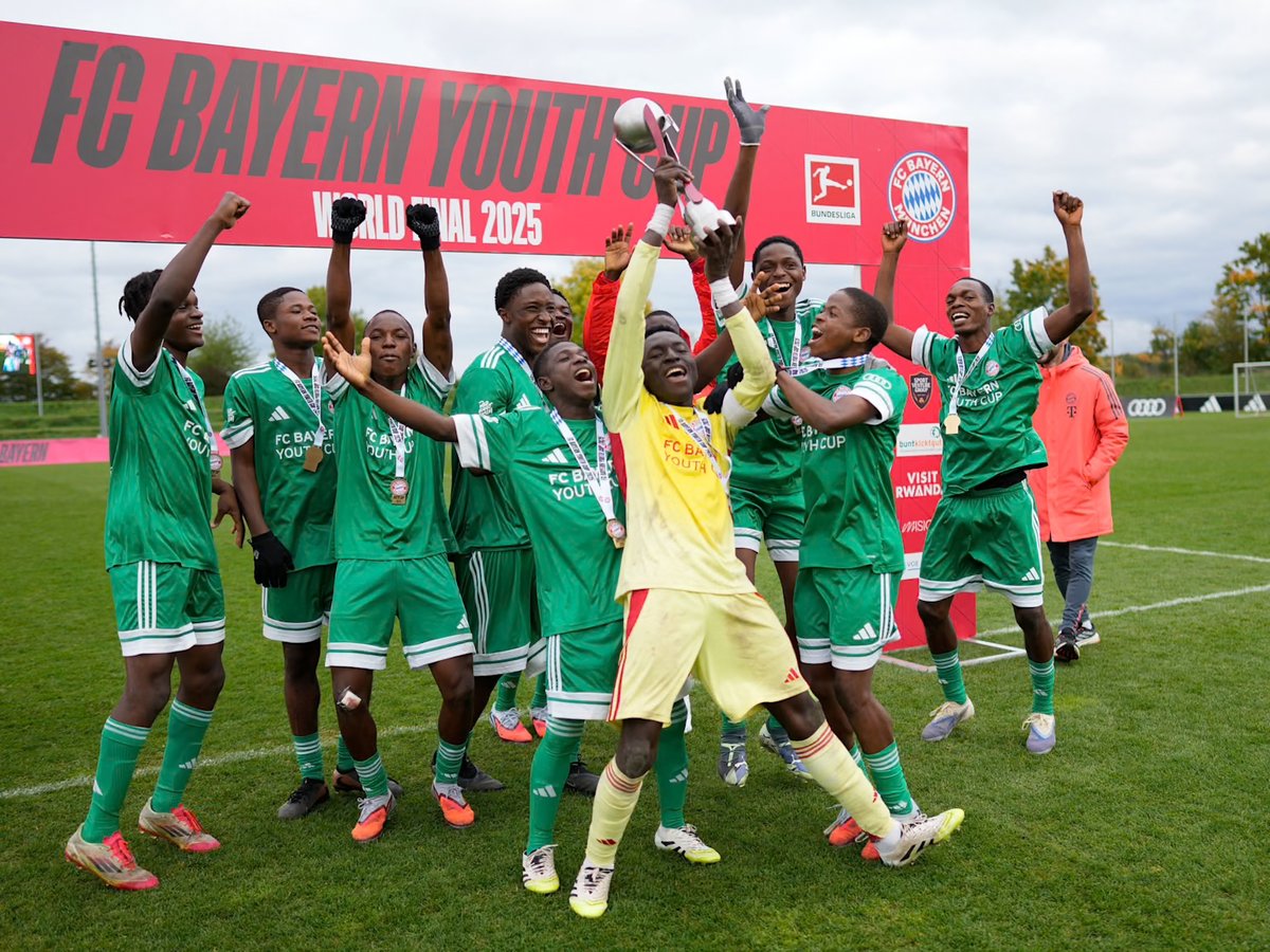 🏆 𝟮𝟬𝟮𝟱 𝗙𝗖 𝗕𝗮𝘆𝗲𝗿𝗻 𝗬𝗼𝘂𝘁𝗵 𝗖𝘂𝗽 🏆

🇳🇬 Congratulations to Team Nigeria on winning the 2025 FC Bayern Youth Cup, beating Team Rwanda in the final! 👏

Full article 👉 fc.bayern/YouthCup2025