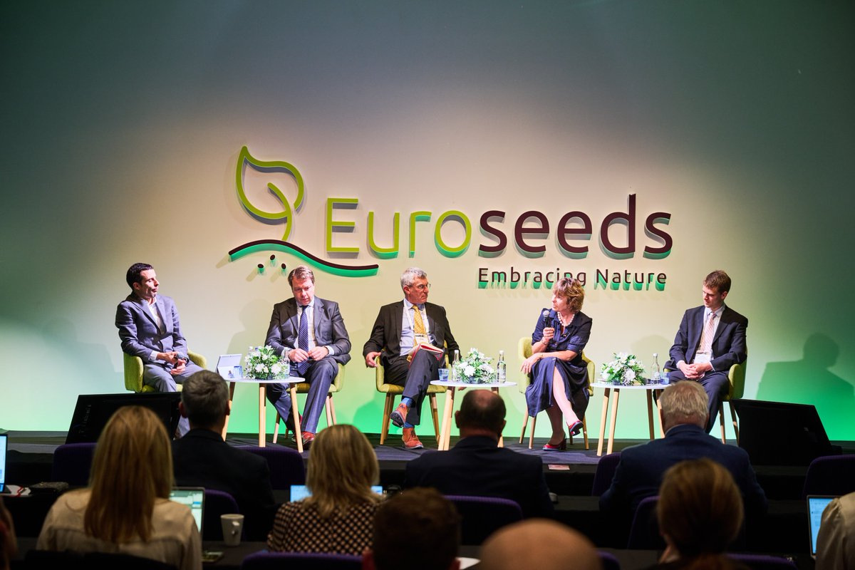 🇬🇧🇪🇺 At #Euroseeds2025, policymakers &amp; industry discussed the EU–UK cooperation in seeds &amp; agri-food trade.

🤝 Momentum is growing for renewed alignment through the ongoing SPS talks.
🌾 Both sides aim for shared, practical standards on plant health, labelling &amp; sustainability.