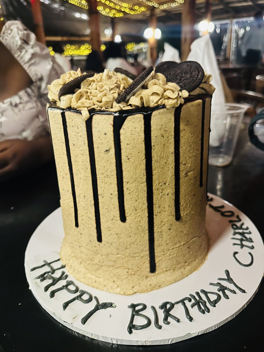 sghampers's tweet photo. An Oreo drip cake 
Taking orders 
0743050323 https://t.co/GDqmZSheG8