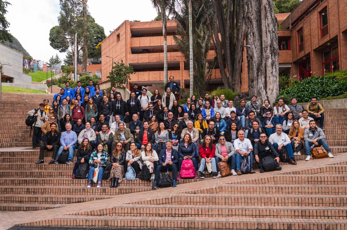 Más de 200 Alumni se reunieron en el campus Uniandes para aprender, conectar y construir con inteligencia artificial.

📲 Descarga la App Alumni Uniandes y entérate de lo que viene.

#OrgulloUniandino 💛