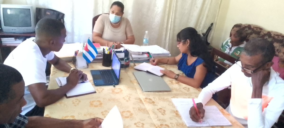 NFrometa39398's tweet image. #PoderPopular 
Se reúne la Presidenta de la AMPP en el municipio Niceto Pérez, provincia Guantánamo con los Presidentes de Consejos Populares, analizando temas esenciales para continuar perfeccionando el trabajo de esos órganos,se dan indicaciones para el cierre del año.
#Niceto