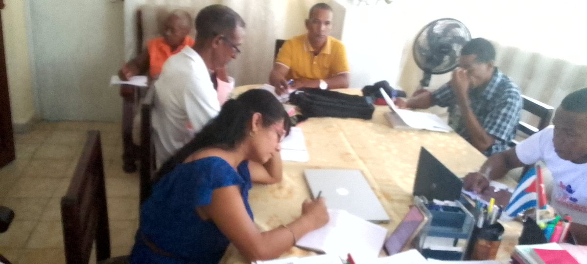 NFrometa39398's tweet image. #PoderPopular 
Se reúne la Presidenta de la AMPP en el municipio Niceto Pérez, provincia Guantánamo con los Presidentes de Consejos Populares, analizando temas esenciales para continuar perfeccionando el trabajo de esos órganos,se dan indicaciones para el cierre del año.
#Niceto