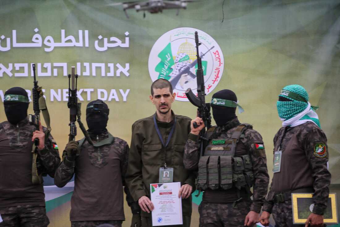 They called it a ceasefire.
But in Gaza:
– 46 lives lost
– 132 wounded
– Aid still blocked
– Prisoners tortured
– Israeli troops moved 1.5 km past the line

This isn’t peace. It’s silence between bombs. 🇵🇸

#Gaza