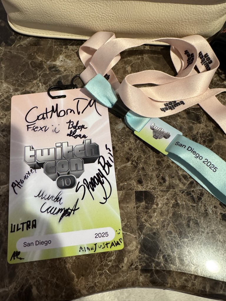 SlackerVA's tweet image. Had a really fun twitch con unfortunately I need to fly back to the uk tomorrow I met so many amazing people and friends I never thought I’d meet.