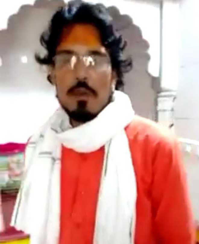 जब यह जेल में हो तब हम दीपावली या कोई उत्सव कैसे मनाए? 

1 - दारा सिंह जो 28 साल से क्योझर जेल में निरुद्ध है क्योंकि इन्होंने ग्राहम स्टेन को ज़िंदा जला दिया …
ग्राहम स्टेन पूरे उड़ीसा को क्रिश्चियन बनाना चाहता था 

2 - मोनू मानेसर जिसने गौ माता की रक्षा करने का संकल्प लिया था