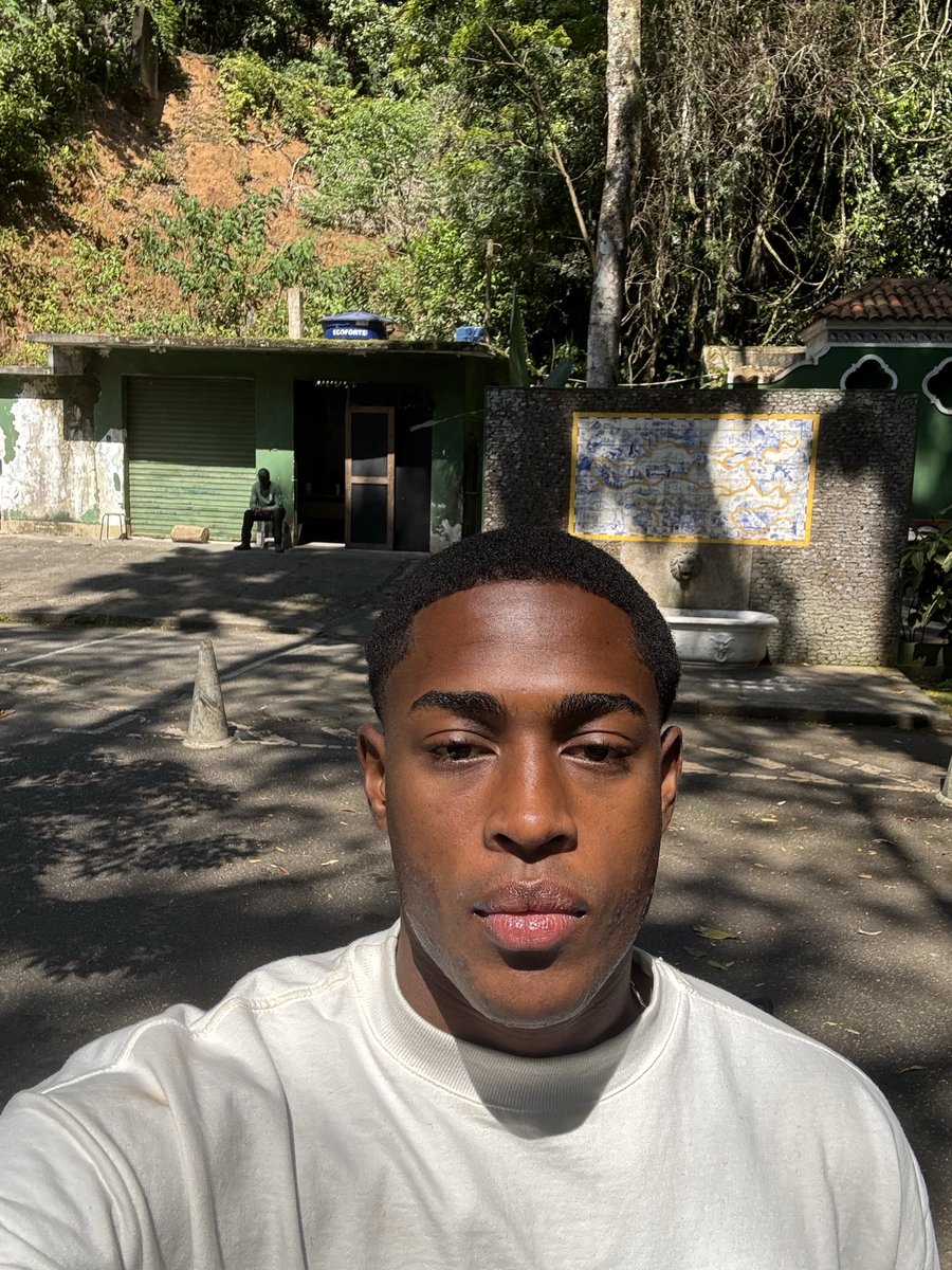 nevesluck1's tweet photo. O combo perfeito é pele preta e sol ☀️ https://t.co/saazd034J6