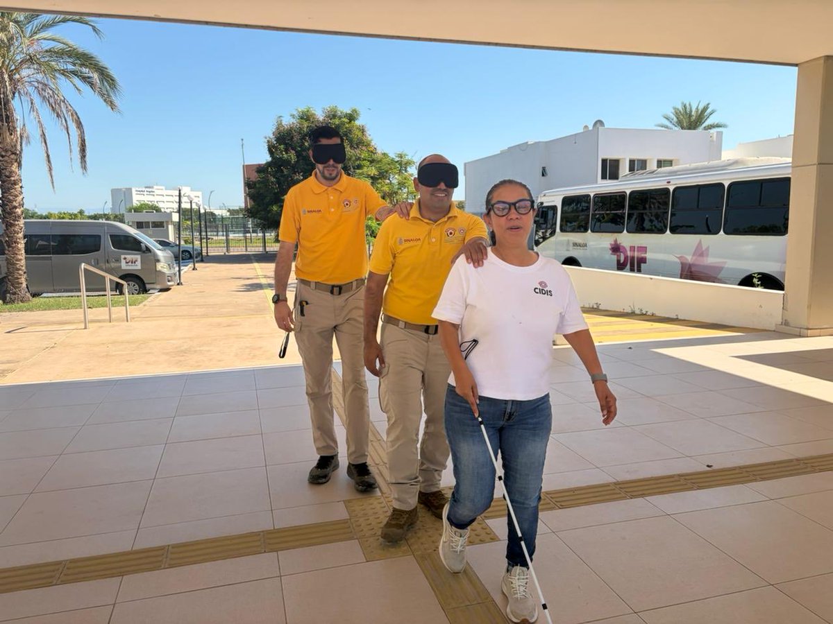 En el Centro Integral de Discapacidad Visual, estudiantes del Instituto Estatal de Protección Civil participaron en una charla y dinámicas a ojos tapados 👩🏻‍⚕️👨🏽‍⚕️

Aprendieron cómo brindar una atención médica más humana e incluyente a personas con discapacidad visual. 🦯✨