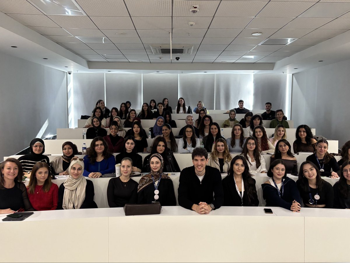 Bugün <a href="/medipolunv/">Medipol Üniversitesi</a> ‘nde Psikolog Helin Özeren’in davetiyle Spor Psikolojisi üzerine keyifli bir söyleşi gerçekleştirdik.
Sporun sadece bedensel değil, zihinsel bir güç olduğunu bir kez daha gördük. 💚🏀