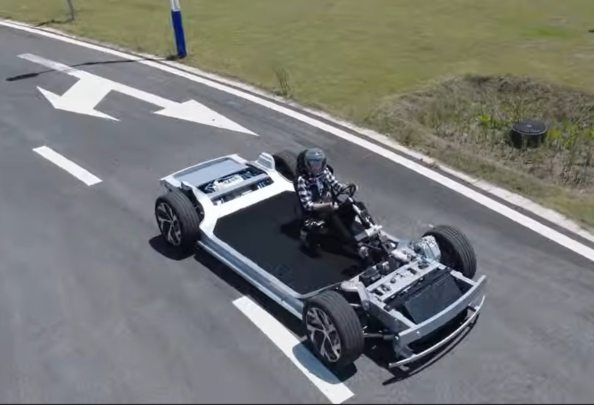 <a href="/electricfelix/">Felix Hamer • electricfelix</a> to compare with this BEV designed by CATL with twice the range and triple power
youtube.com/watch?v=tqobKm…