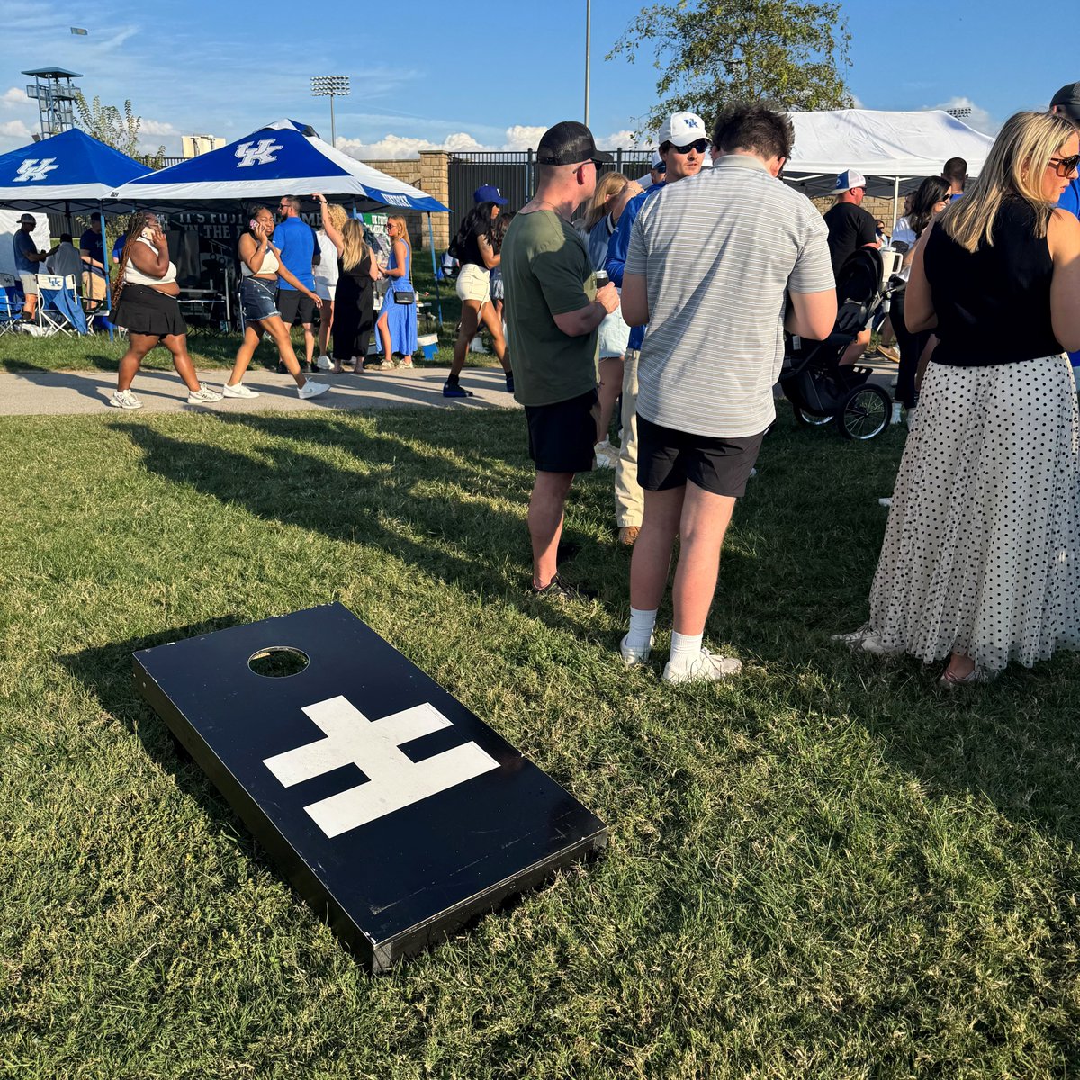 LongshipLex's tweet image. 🏈 UK vs. Texas Tailgate 🏈

What an awesome Saturday full of good company &amp;amp; college football!

We had a blast networking with so many new faces, and we're so grateful for our team and community who make every event such a great time!

#longship #lifeatlongship #jointheship