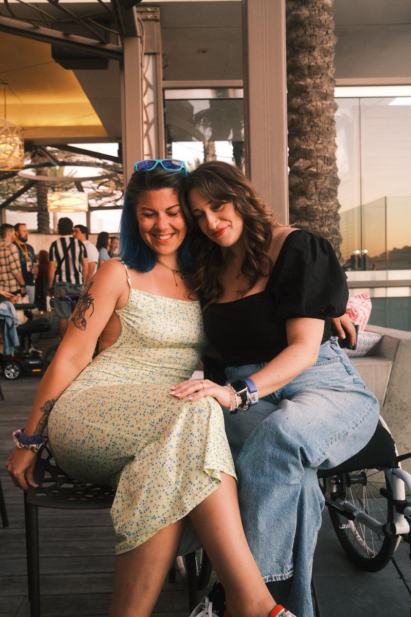 ClassyKatie (@classykatie) on Twitter photo Incoming twitchcon Photo dump of me and all my favorite people.
Be mad I dare you.
(Photo credit <a href="/BethFreemanArt/">Beth Gonzalez @ Twitch Con</a>
π) Incoming twitchcon Photo dump of me and all my favorite people.
Be mad I dare you.
(Photo credit <a href="/BethFreemanArt/">Beth Gonzalez @ Twitch Con</a>
π)