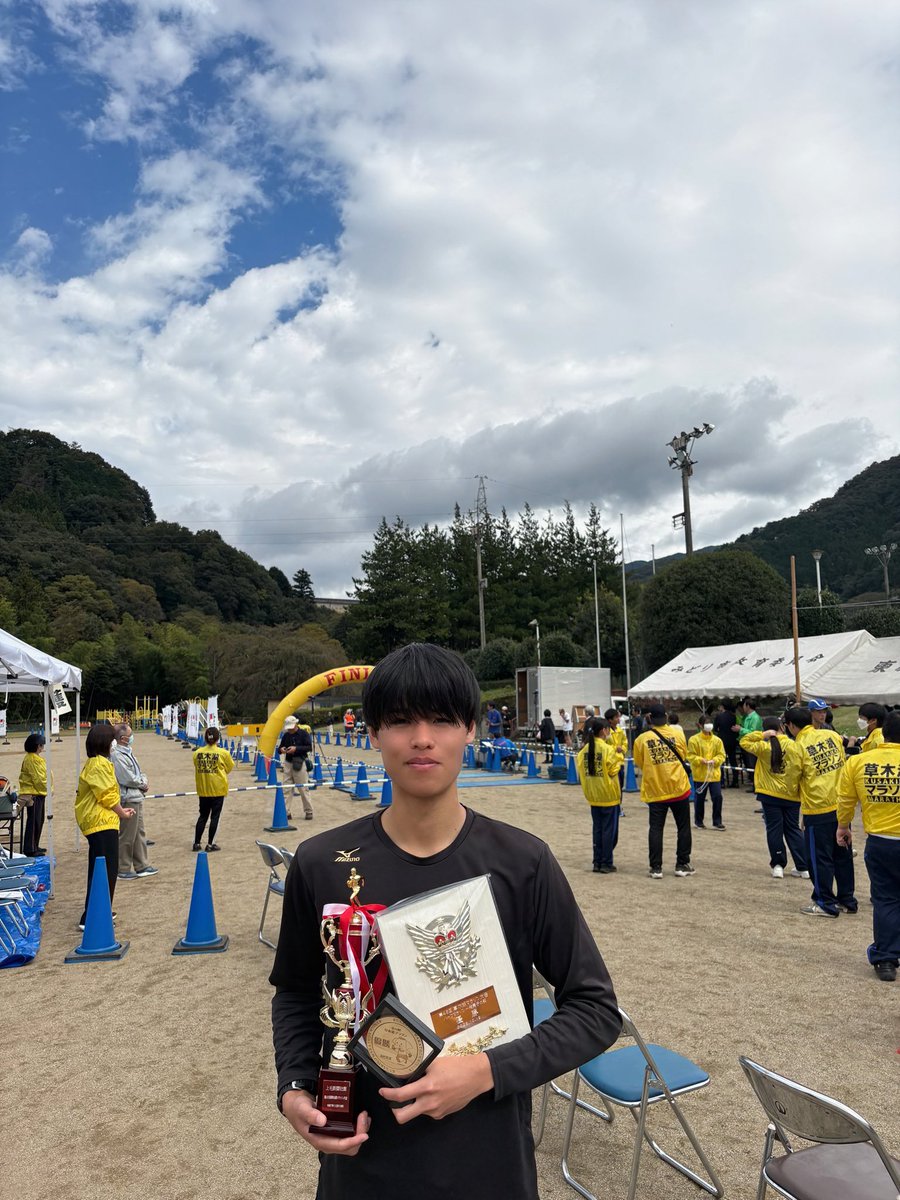 Run_u_R's tweet image. 10/18 大和輸送カップ in 豊洲(5km)優勝
10/19 草木湖ハーフマラソン 優勝
2日間タフなレースが続きましたが、無事にどちらも優勝することができました。
草木湖ハーフでは2位と約5分差をつけ、46年の歴史ある大会で大会記録を約2分更新。
この勢いのまま、今月1000km達成へ向けて走り続けます