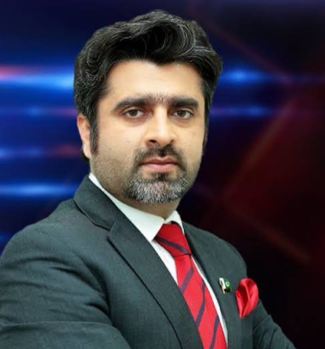 Junaid Akbar (@junaidakbarmna) on Twitter photo ایک ایک کرکے سچ کی تمام آوازیں بند کرنے کا سلسلہ جاری ہے۔امیر عباس صاحب کو لمبا عرصہ آف ایئر رکھنے کے بعد نوکری سے ہی نکال دیا گیا کیونکہ وہ ظالم کا ساتھ دینے کی بجائے مظلوموں کی آواز بن چکا تھا۔ امیر عباس صاحب ثابت قدم رہیں—سچ کے ساتھ کھڑا رہنا ہی اصل جرات ہے۔ میں آپ کی غیرت ، ایک ایک کرکے سچ کی تمام آوازیں بند کرنے کا سلسلہ جاری ہے۔امیر عباس صاحب کو لمبا عرصہ آف ایئر رکھنے کے بعد نوکری سے ہی نکال دیا گیا کیونکہ وہ ظالم کا ساتھ دینے کی بجائے مظلوموں کی آواز بن چکا تھا۔ امیر عباس صاحب ثابت قدم رہیں—سچ کے ساتھ کھڑا رہنا ہی اصل جرات ہے۔ میں آپ کی غیرت ،
