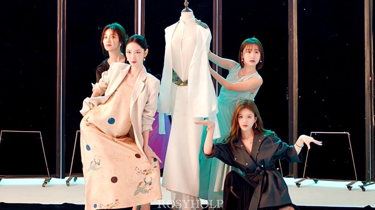A supporting actress from #LovesAmbition defended #ZhaoLusi after some slandered her for “wanting too much attention” with her makeup and outfits just bcos she’s the lead.

She said Lusi often stayed after work reviewing PPTs, planning her looks, helping others with the costume