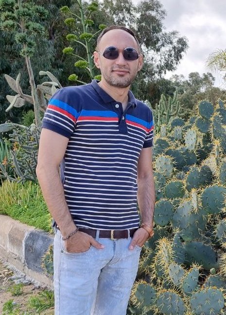 امروزامیرحسین خیلی خوشحال بودبعداز۱۰ماه 
برای بارسوم موفق شدشبنم رو ملاقات کنه وحضوری همدیگه رو دیدن.
برای روحیه هردو شون این ملاقات خیلی خوب بوده .ازم خواست اینجا بنویسم 
دوست داشت شادی اش رو با شماتقسیم کنه 
#امیرحسین_موسوی
