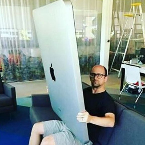 مخليه الجوال في غرفة ثانيه عشان مايشغلني عن المذاكرة