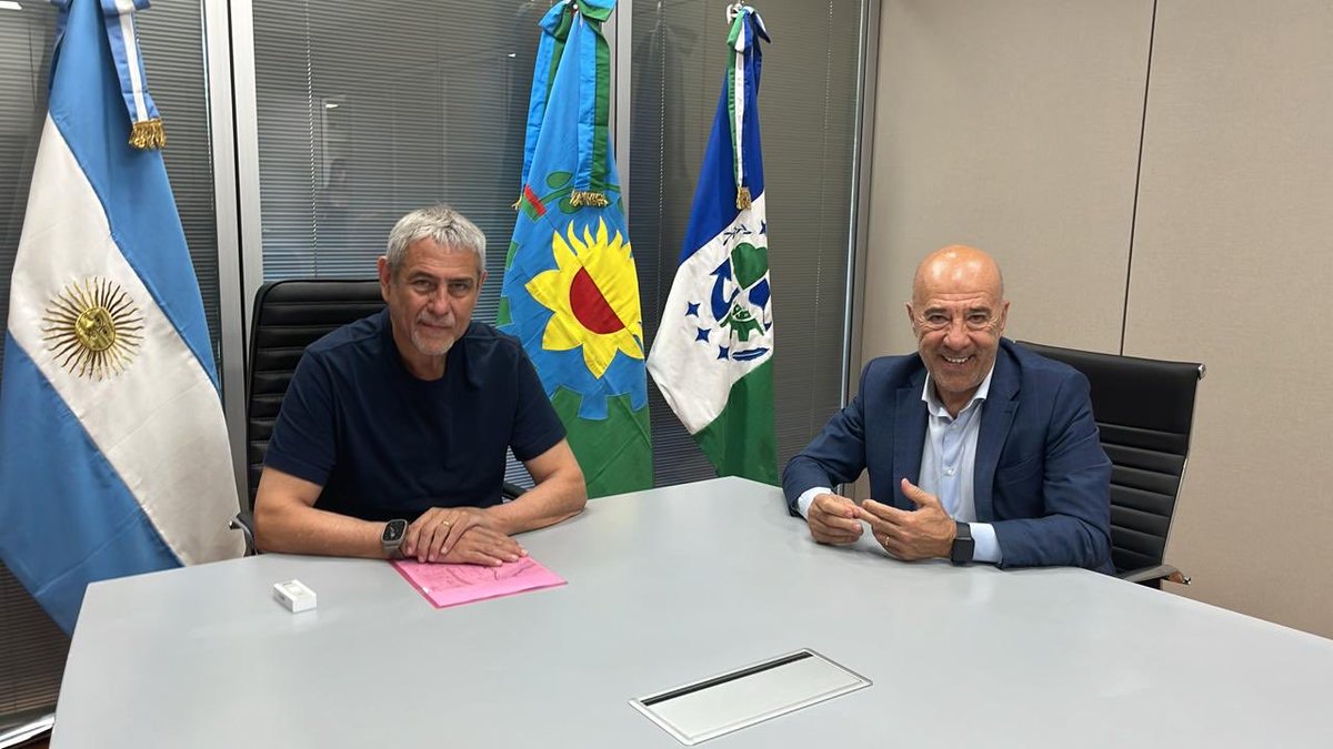 Con el compañero y amigo <a href="/jorgeferraresi/">Jorge Ferraresi</a>, compartiendo una charla sobre los desafíos que tenemos por delante. Siempre es un gusto encontrarnos.