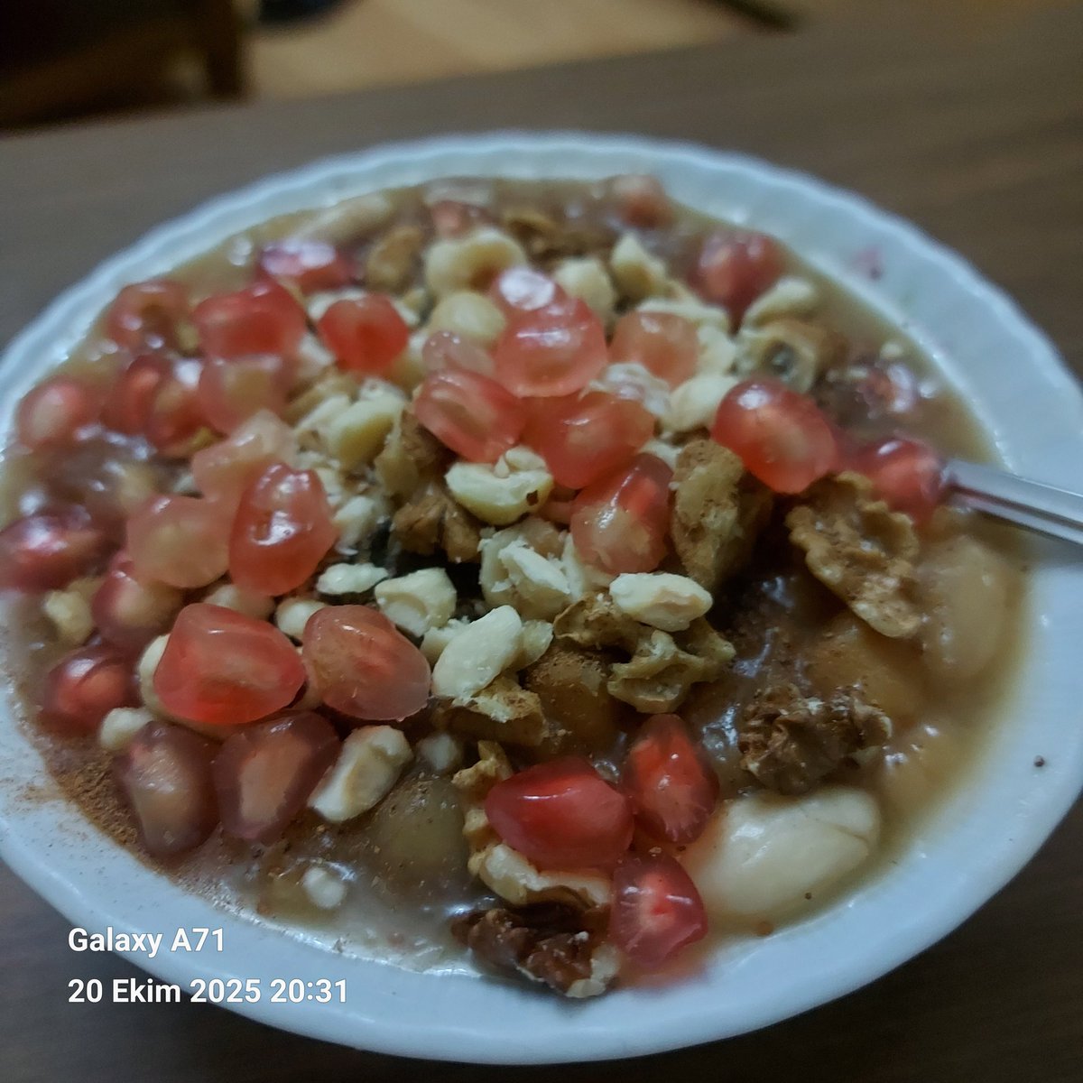 Aşureyi  muharrem ayına has bir tatlı olarak düşünenler ,aşureyi sevmeyenlerdir, iyi akşamlar