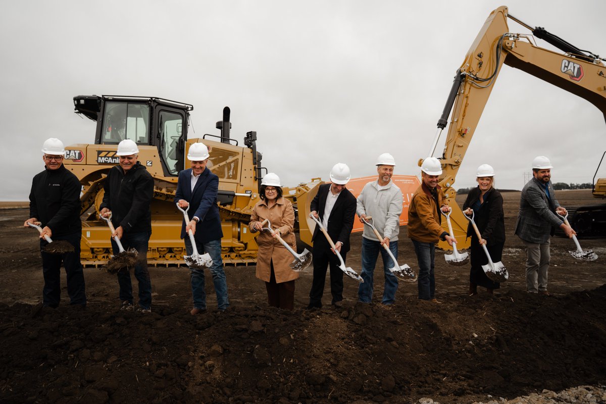 A big milestone for the <a href="/JBSFoodsUSA/">JBS USA</a> investment in Perry, Iowa! Last week, the company broke ground for its new state-of-the-art sausage production facility, which is a $135 million investment and is expected to create 500 direct jobs. 

🔗jbsfoodsgroup.com/articles/jbs-u…