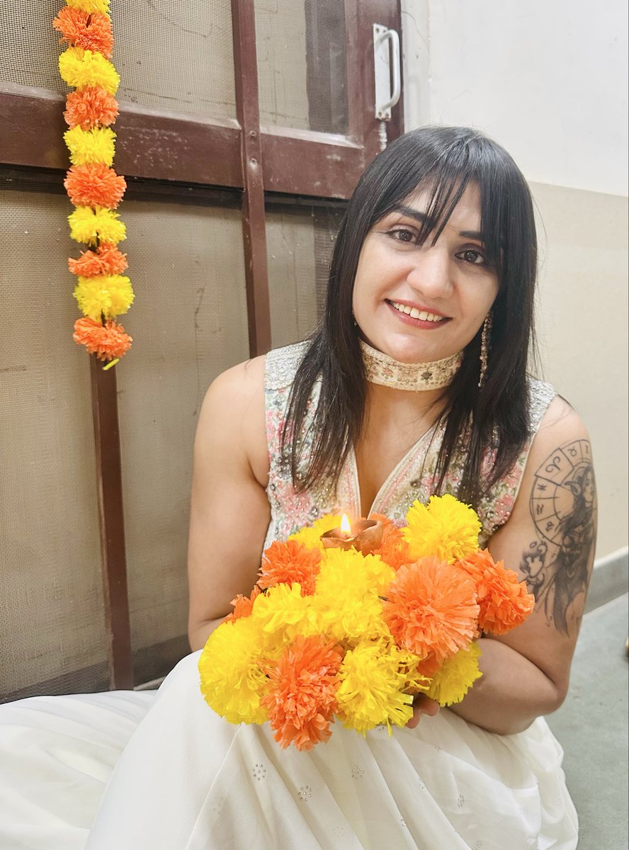 दिवाली की आप सब को हार्दिक शुभकामनाएँ 🪔🙏🏻