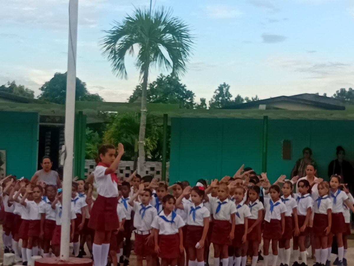 El arraigo a cuanto representa la Patria es inherente a los seres humanos de bien. Por eso hay símbolos más allá de la palabra que dictan sentencia sobre lo que somos y hasta de lo que fuimos, el himno nacional es uno de ellos.
#20deoctubre #Cultura <a href="/ArtvArtemisa/">Telecentro ArTV-Artemisa 📺🎥</a> <a href="/DiarioArtemisa/">Periódico Artemisa</a>