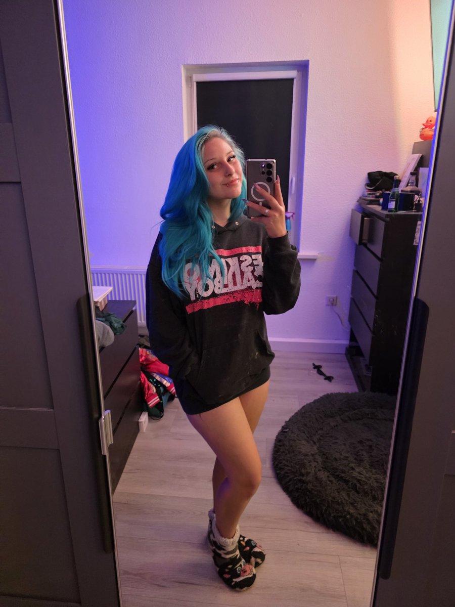 Blue_Mel_'s tweet photo. It's Hoodytime✨️ more on my pages https://t.co/K3wdwWCs6k