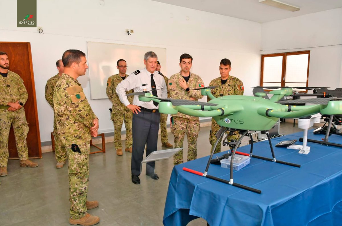 A força da inovação que prepara o Exército para o futuro

🤖 O Centro de Experimentação e Modernização Tecnológica do Exército (CEMTEx) reafirma-se como o motor da transformação tecnológica das Forças Terrestres 🇵🇹

#ExércitoPortuguês