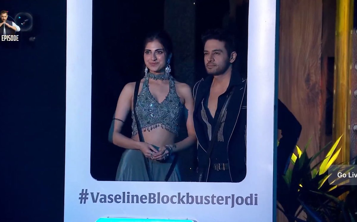 This Frame is screaming Top 2

#FarrhanaBhatt #GauravKhanna #BiggBoss19