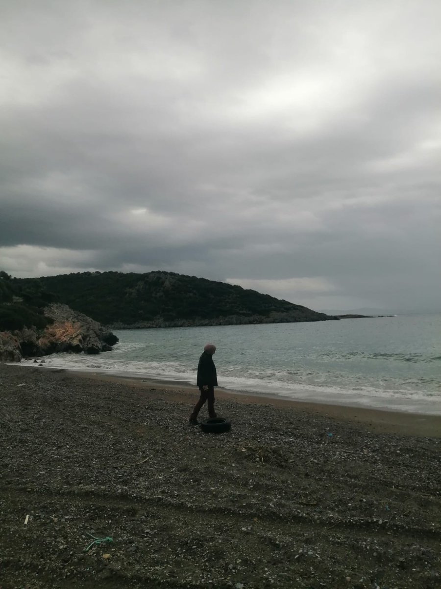 elmasburcuhoca's tweet image. Benim kadrajım..🥀
#İzmir
#Yağmur
#Defender