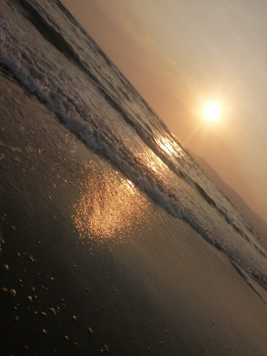 elmasburcuhoca's tweet image. Benim kadrajım..🥀
#İzmir
#Yağmur
#Defender