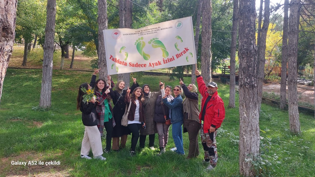 Bolvadin DKMP Şefi Burcu PINAR tarafından, Bolvadin Halk Eğitim Merkezi kursiyerlerine "Erasmus Günleri Ağaç teması" kapsamında; biyolojik çeşitlilik ve iklim değişikliği konularıyla ilgili doğada kalmanın önemine ilişkin drama faaliyeti gerçekleştirilmiştir.