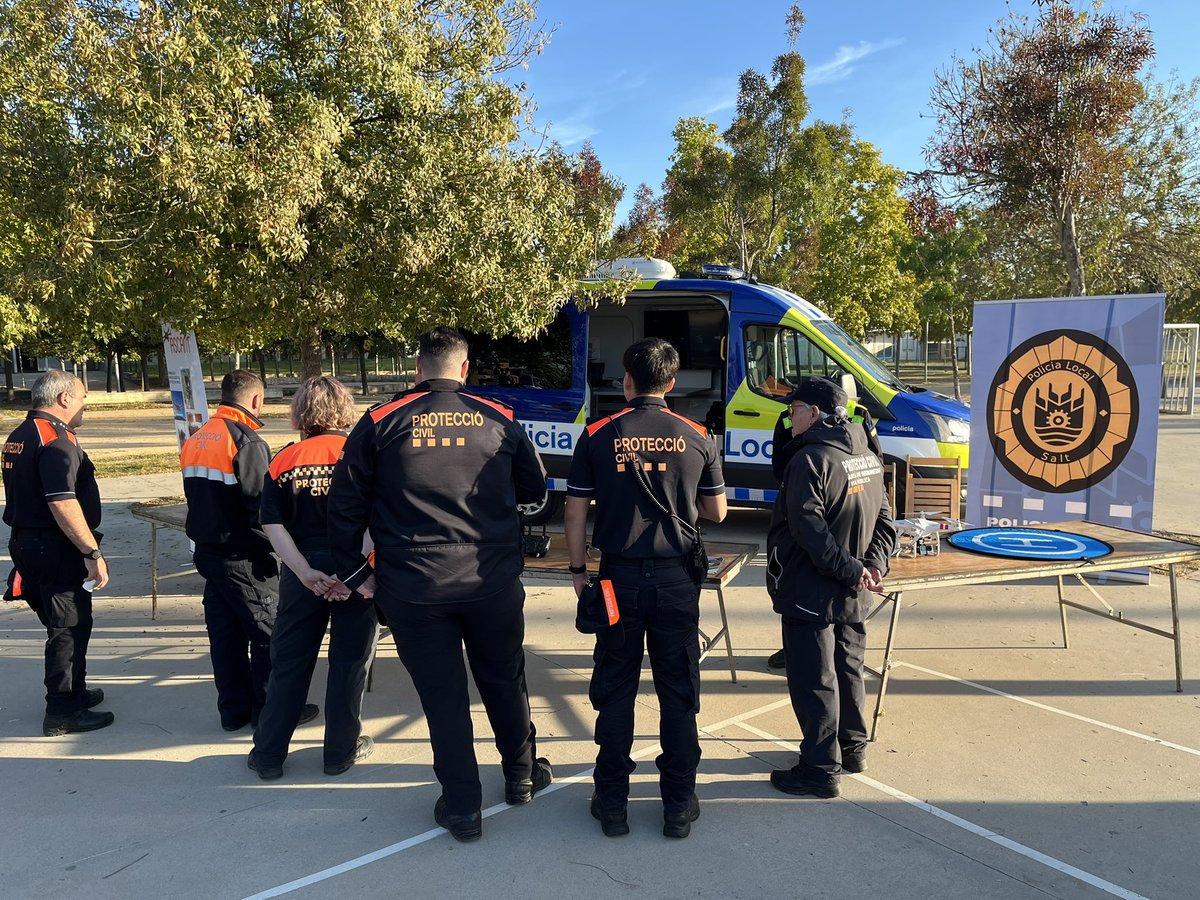 AdrianencaPC's tweet image. 10 años de Protección Civil en Salt! Hoy hemos celebrado con nuestros compañeros este gran logro. ¡Felicidades y gracias por contar con nosotros!@CivilSalt #voluntariado @AjSantAdria