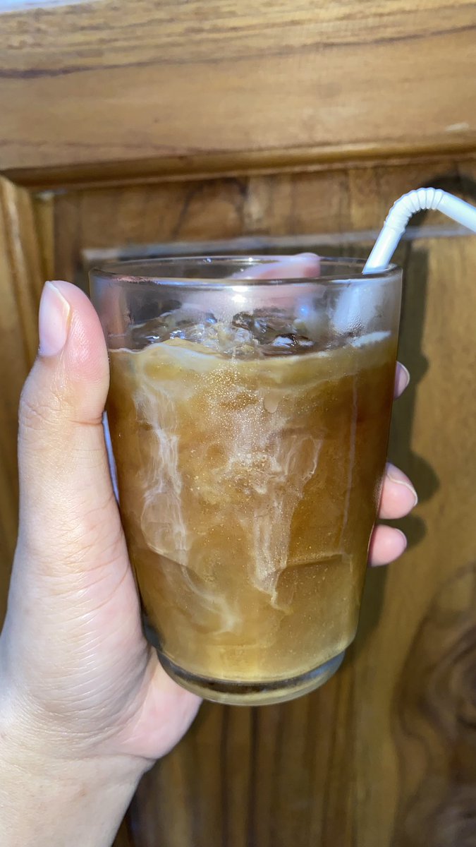 cloudeneyyy's tweet image. ais americano+sesendok full cream siap begadangg part 2 

*definisi fungsi fullcream buat mempercantik aja, rasanya tetep americano poll😭