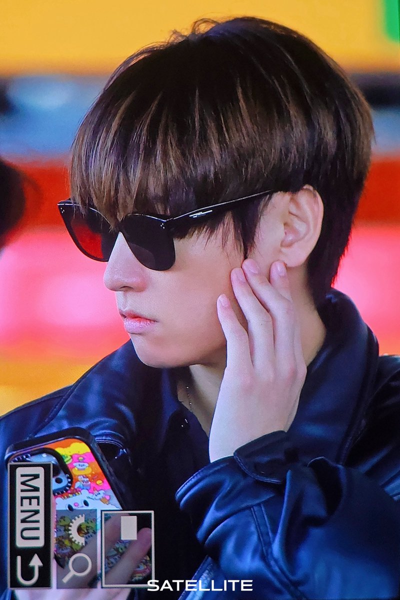 712satellite's tweet photo. 251020 ✈️ 한국 조심히 가👋
#SF9 #인성 #김인성 #INSEONG #インソン https://t.co/E6mfalowSm